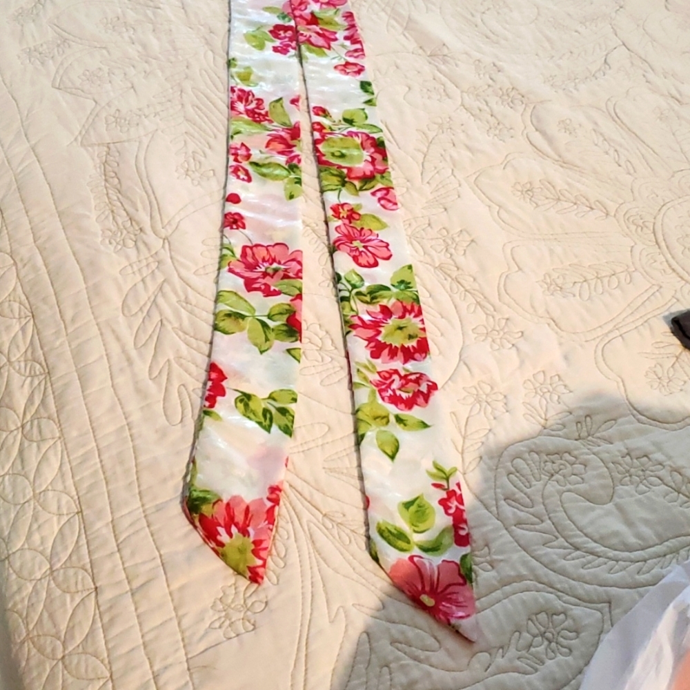 Vingage Silk, jacquard, pink and green floral skinny tie/scarf.